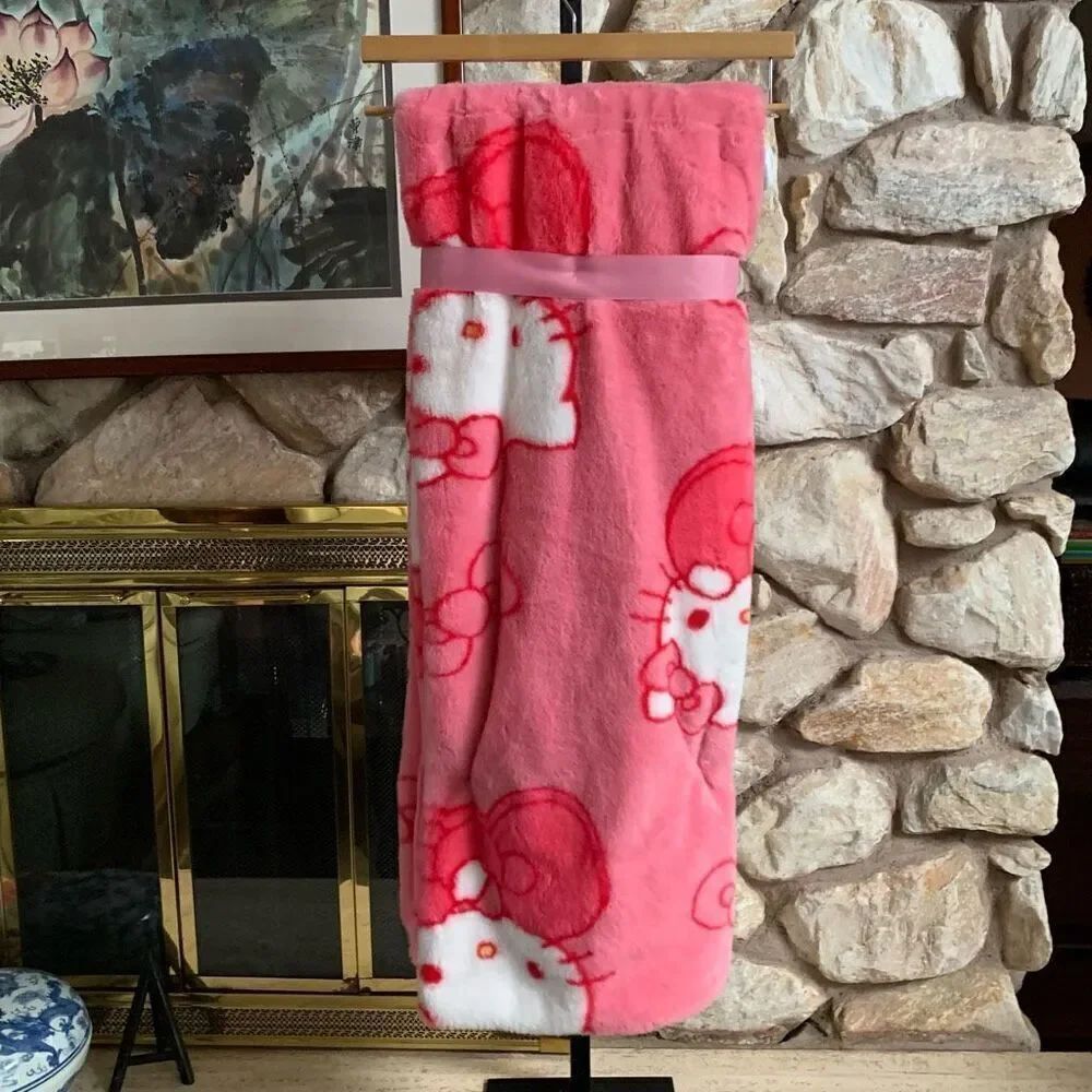 Hello Kitty faux rabbit fur Bow blanket large bows - Picture 11 of 11